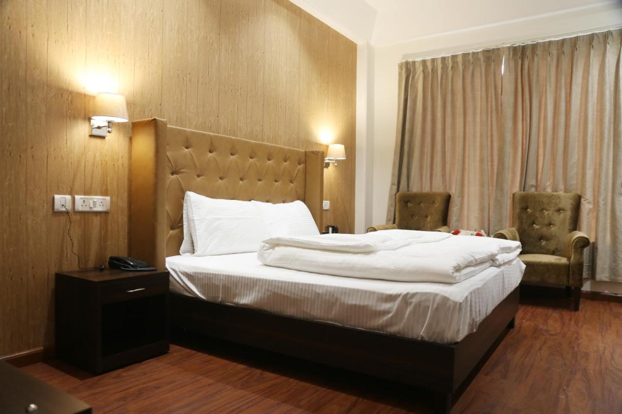 Awadh Inn Noida Exterior photo