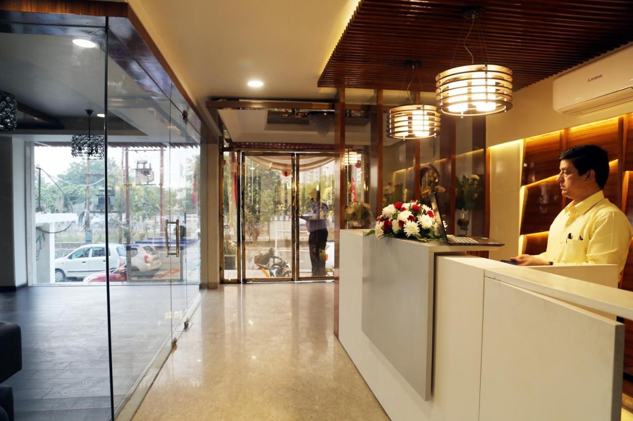 Awadh Inn Noida Exterior photo