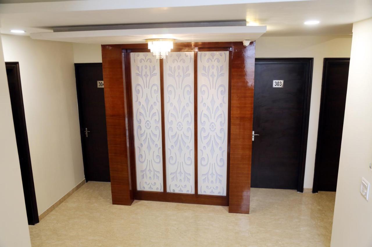 Awadh Inn Noida Exterior photo