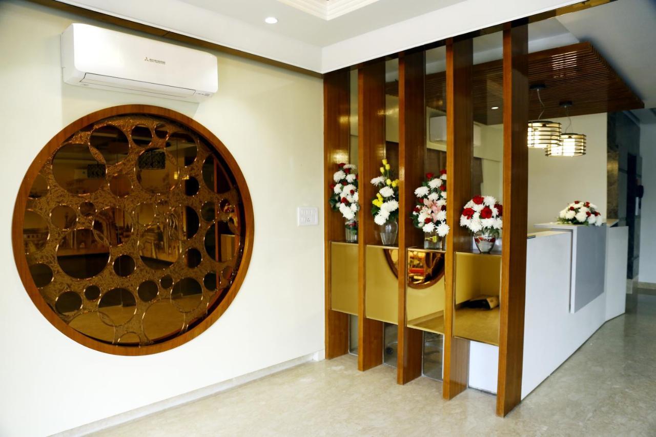 Awadh Inn Noida Exterior photo