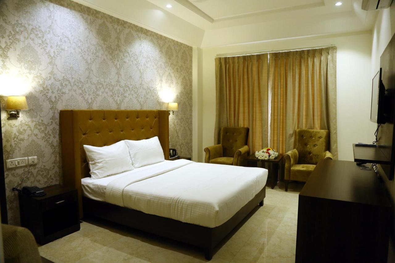 Awadh Inn Noida Exterior photo