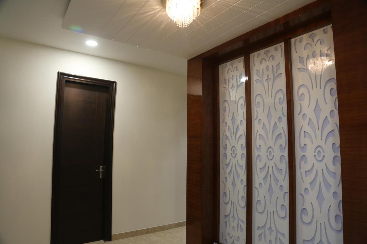 Awadh Inn Noida Exterior photo