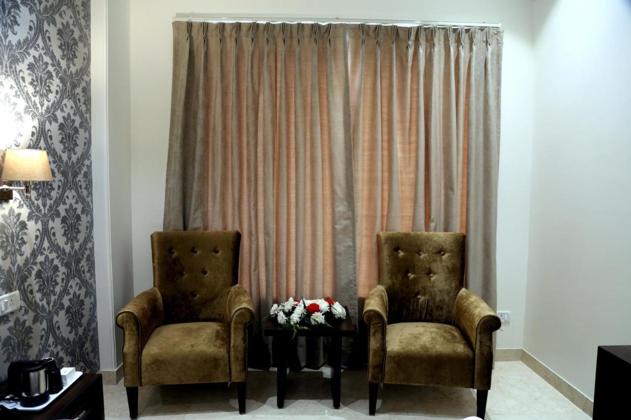 Awadh Inn Noida Exterior photo