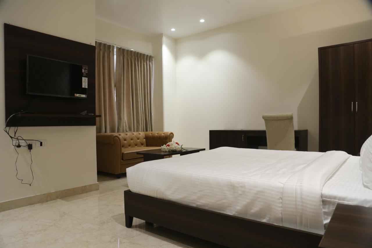 Awadh Inn Noida Exterior photo