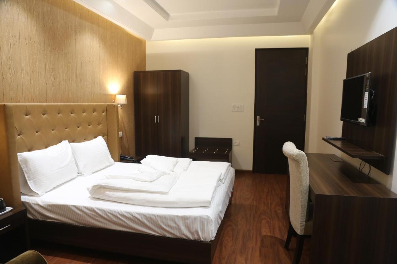Awadh Inn Noida Exterior photo