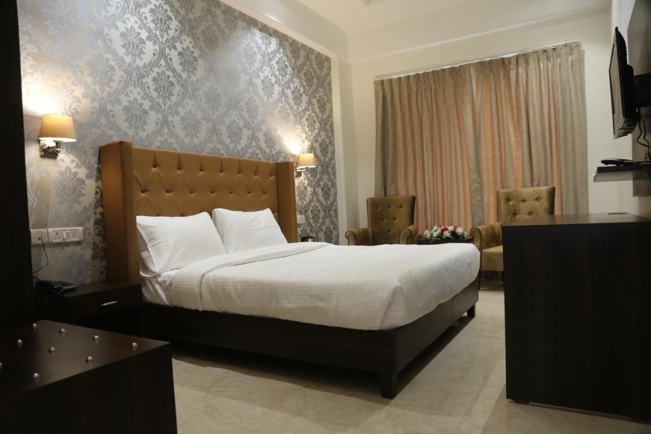 Awadh Inn Noida Exterior photo