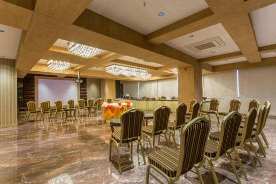Awadh Inn Noida Exterior photo